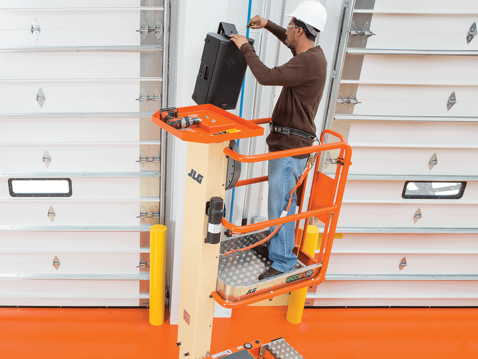 JLG EcoLift 50 Non-Powered Access Lift - Image 2