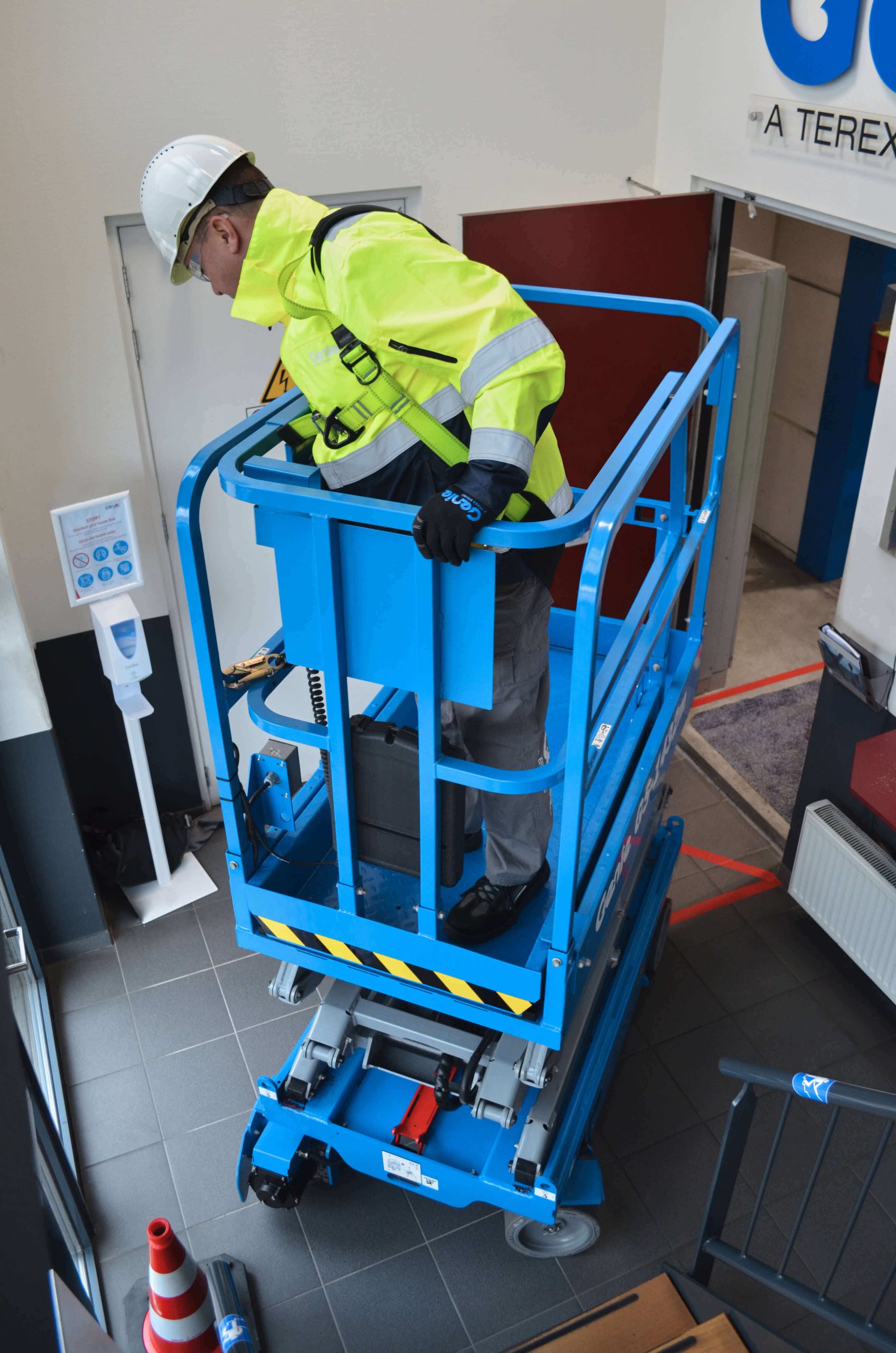 Genie GS-1432m E-Drive - 6.30 m Electric Scissor Lift - Image 4