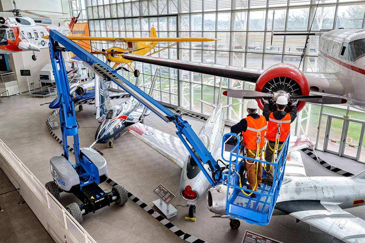 Genie Z-60 FE Articulated Boom Lift - Image 2