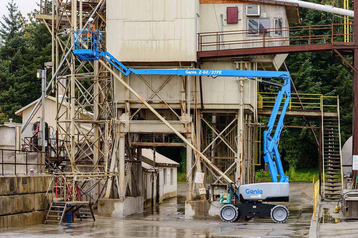 Genie Z-60 FE Articulated Boom Lift - Image 4