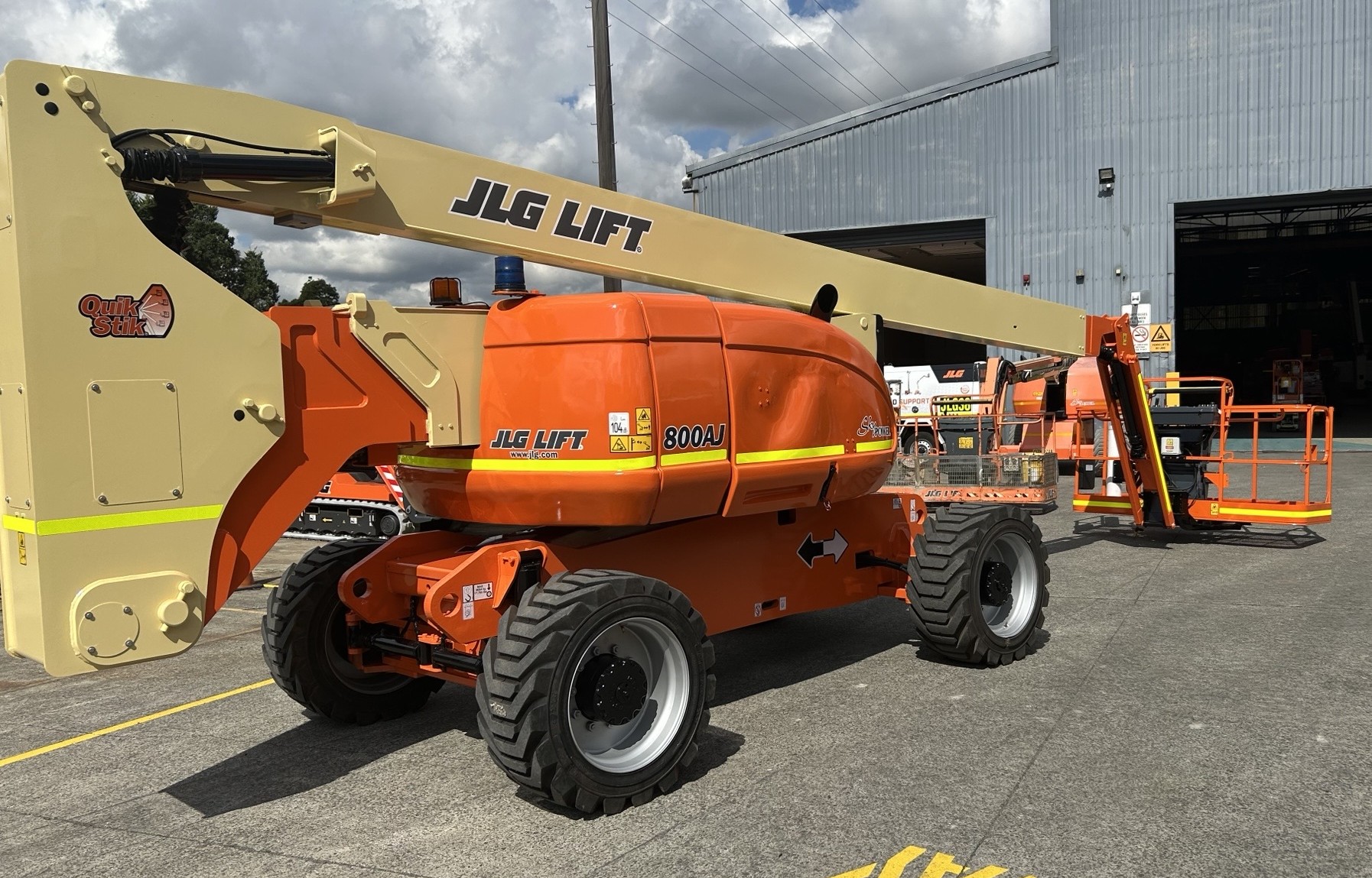 Used 80ft Knuckle boom lift - JLG 800AJ – 10-year recertified - Image 13