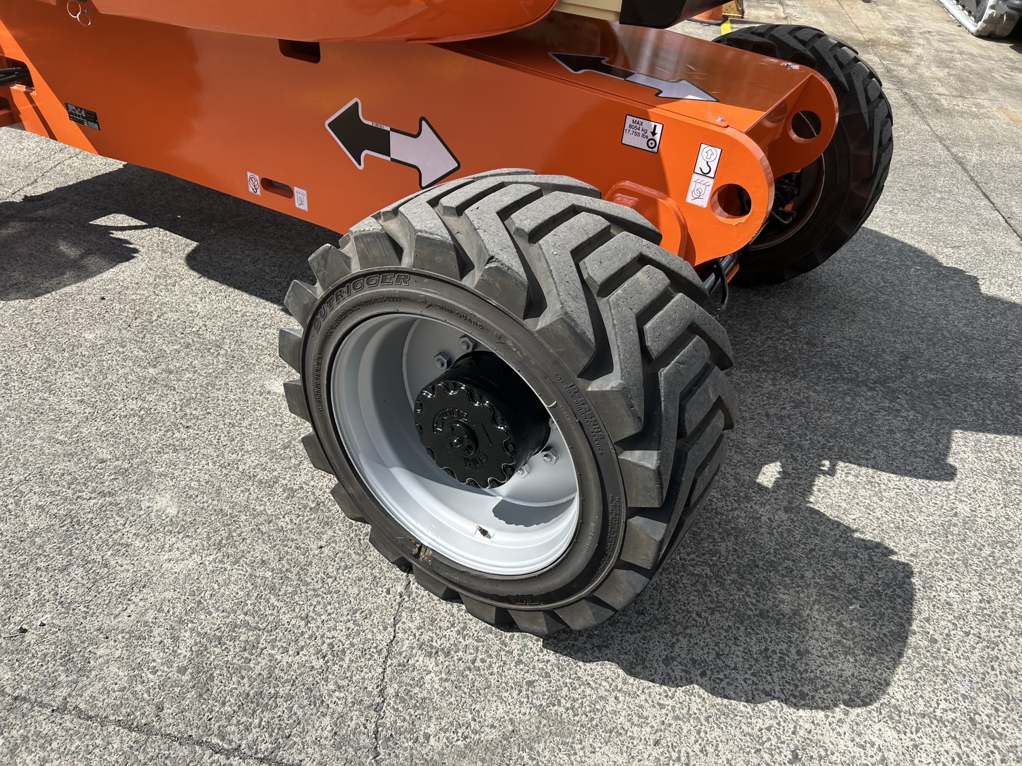 Used 80ft Knuckle boom lift - JLG 800AJ – 10-year recertified - Image 16