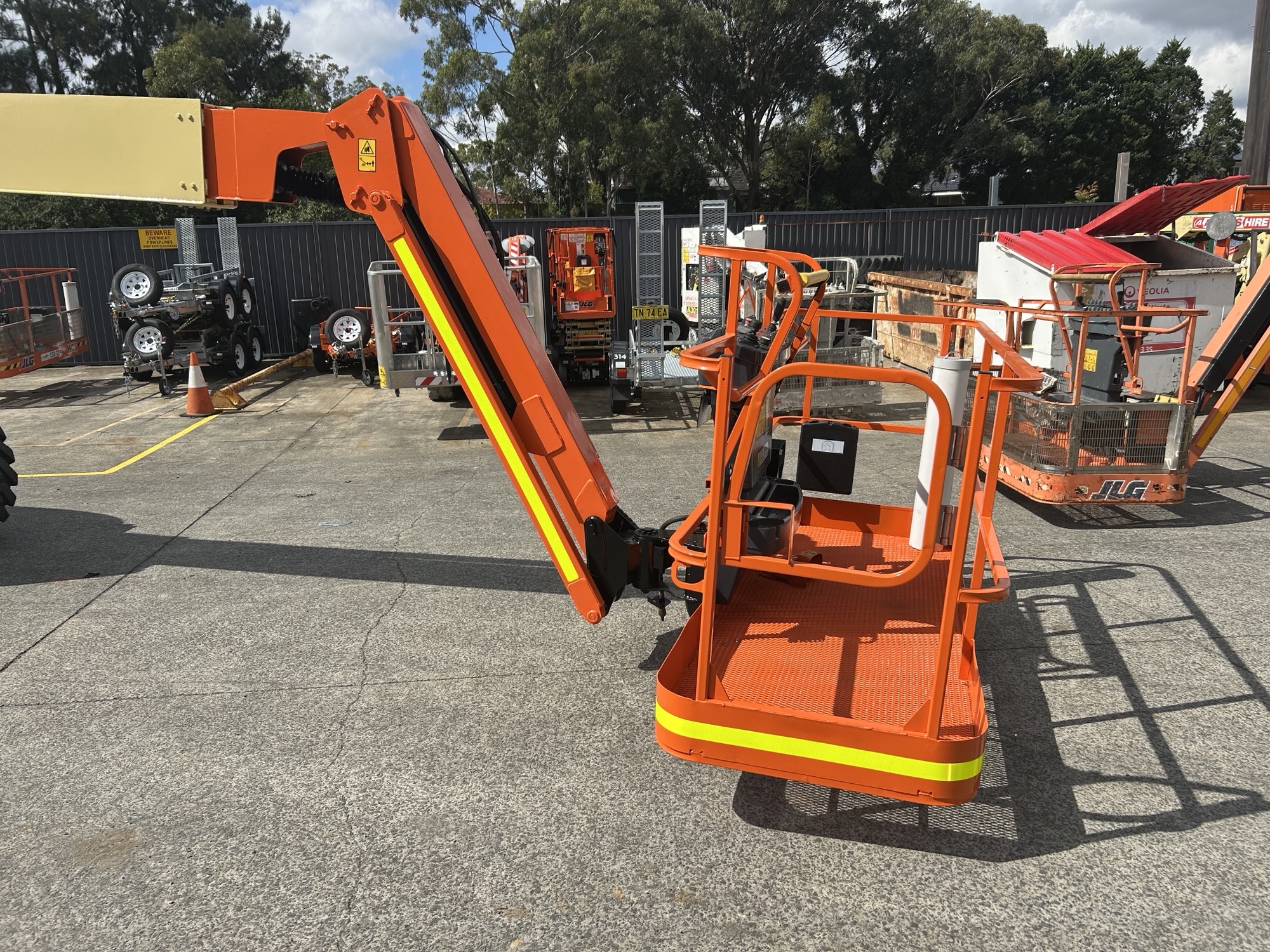 Used 80ft Knuckle boom lift - JLG 800AJ – 10-year recertified - Image 18