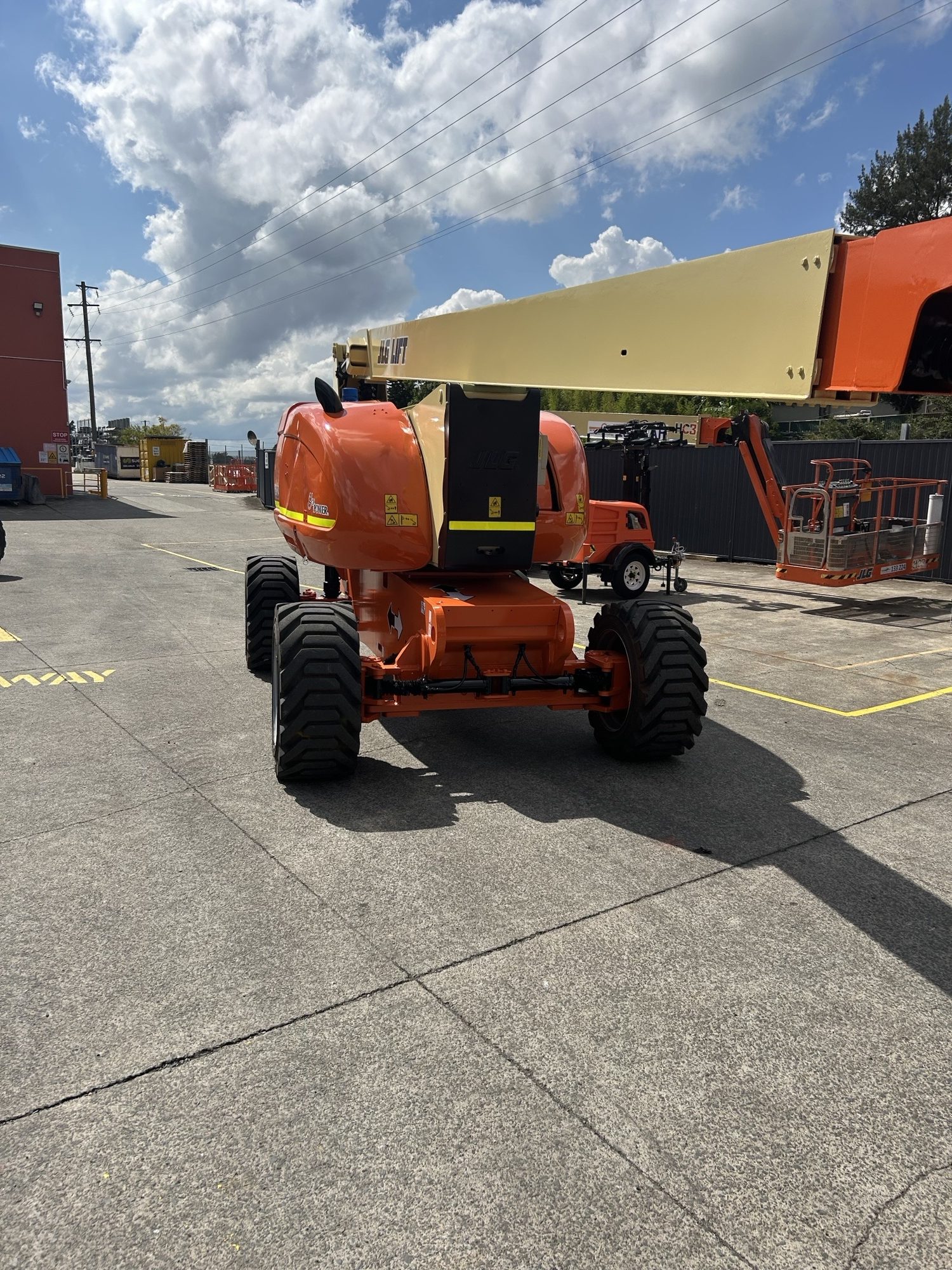 Used 80ft Knuckle boom lift - JLG 800AJ – 10-year recertified - Image 19