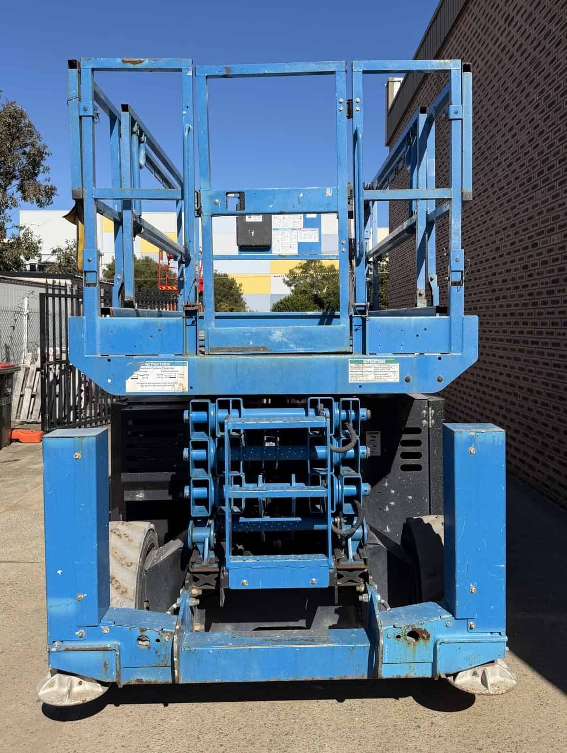 Used Genie 33ft Diesel 4WD Scissor lift - Image 2