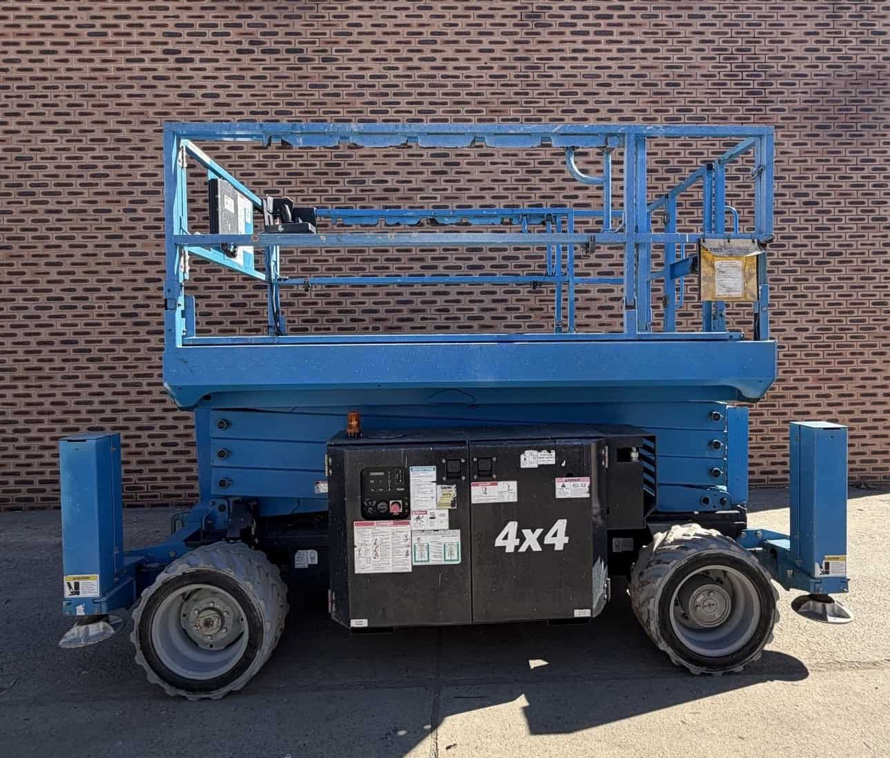 Used Genie 33ft Diesel 4WD Scissor lift