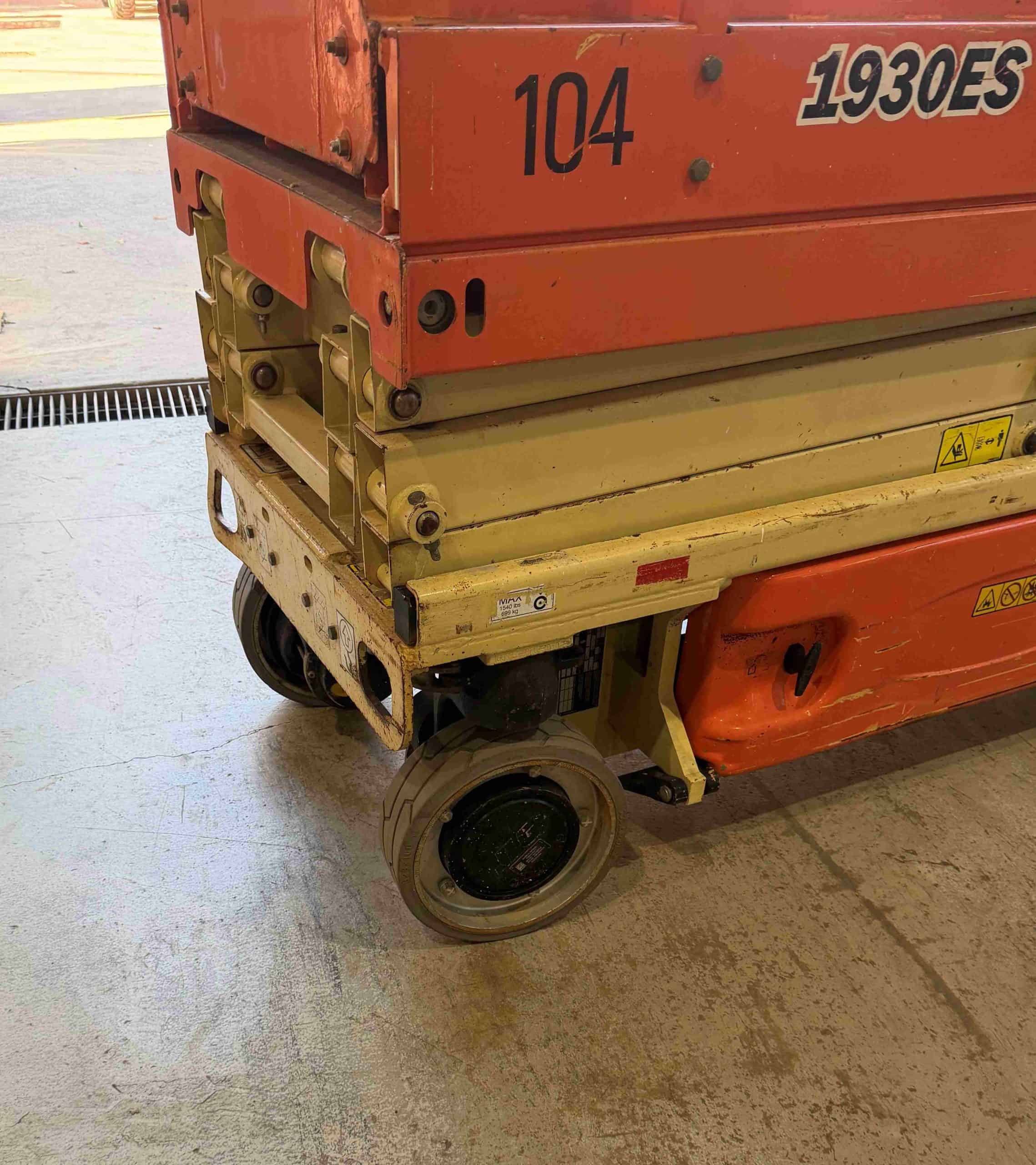 Used JLG 19ft electric scissor lift Model - 1930ES - Image 3