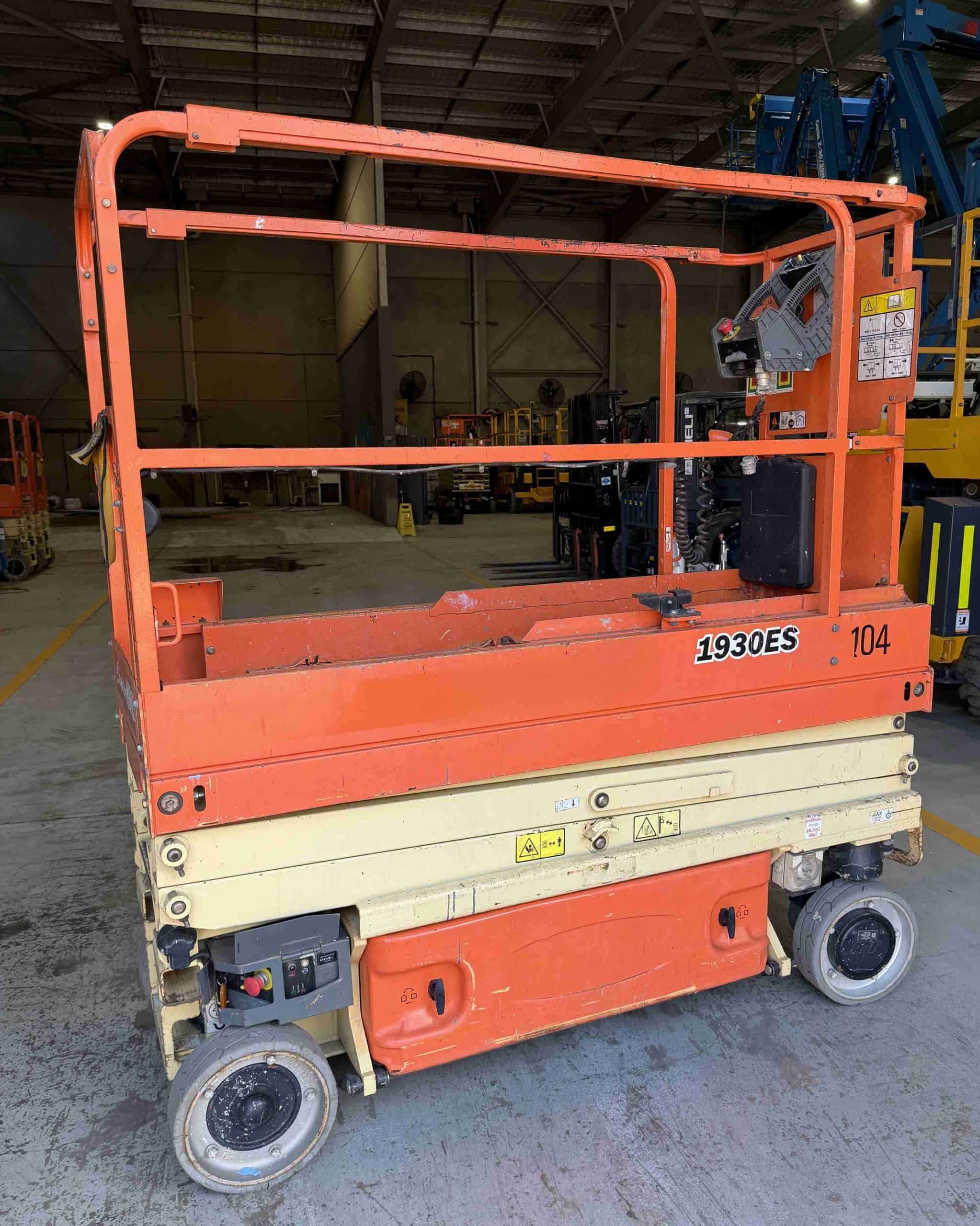Used JLG 19ft electric scissor lift Model - 1930ES - Image 6