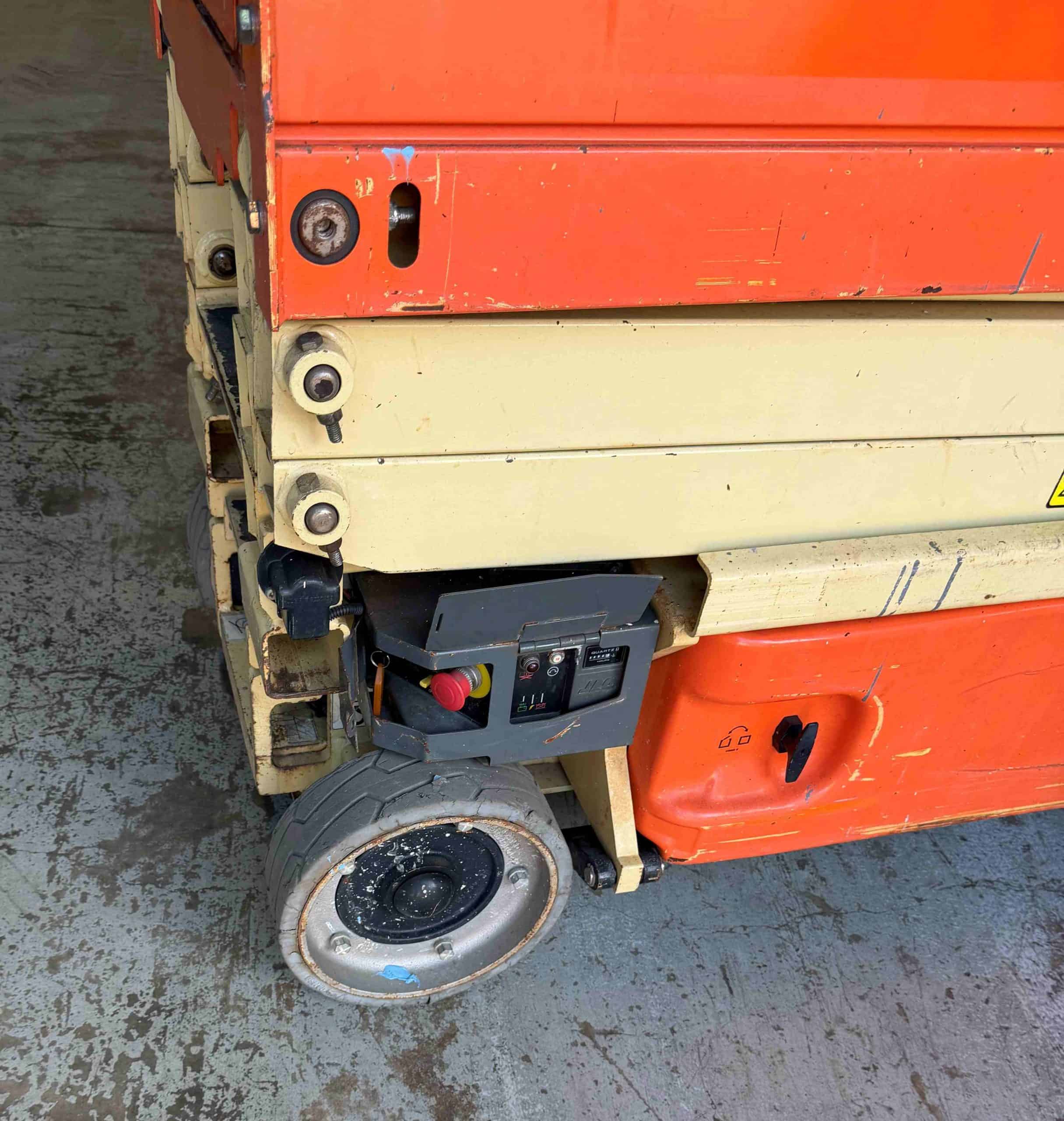 Used JLG 19ft electric scissor lift Model - 1930ES - Image 8