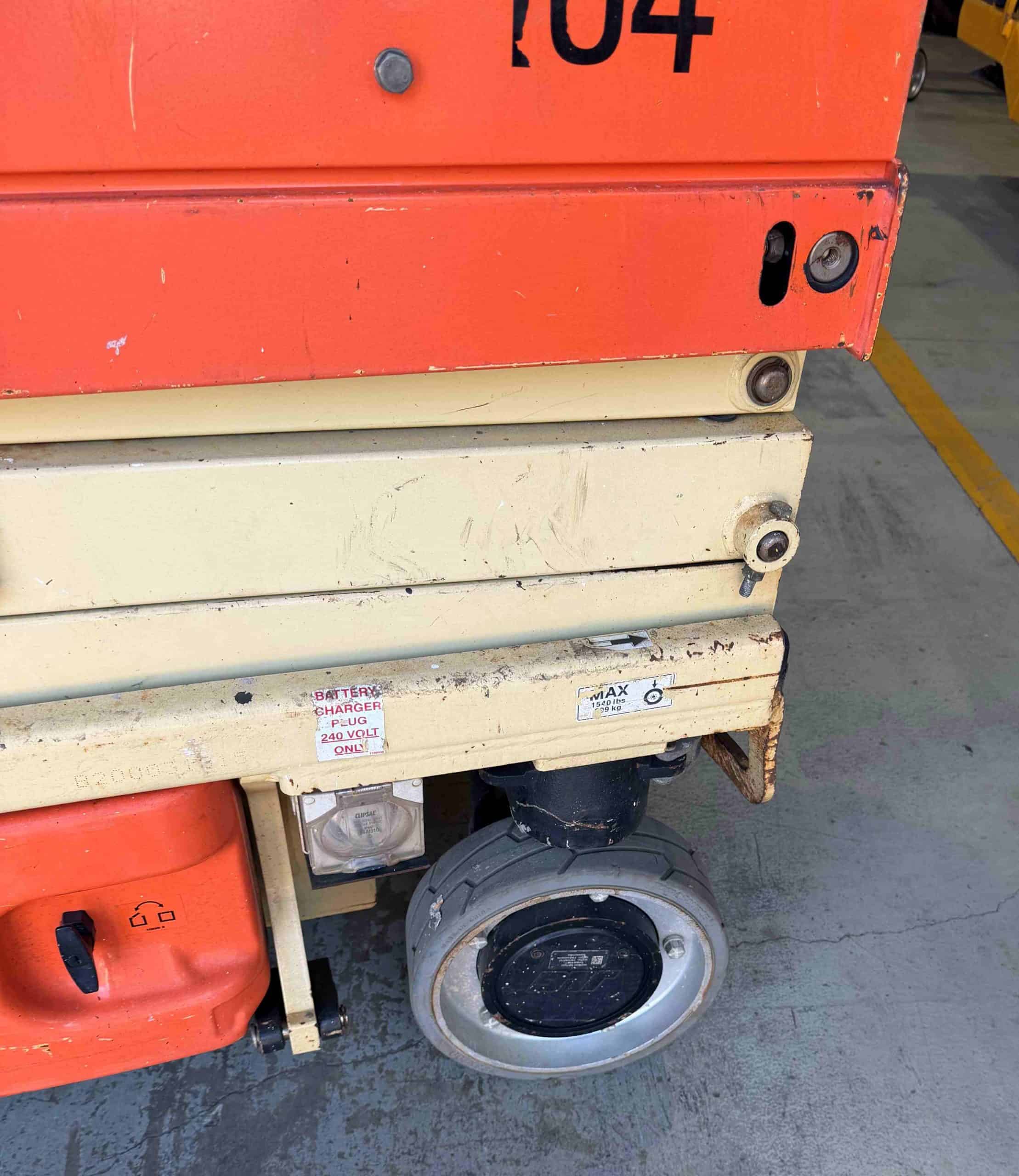 Used JLG 19ft electric scissor lift Model - 1930ES - Image 9
