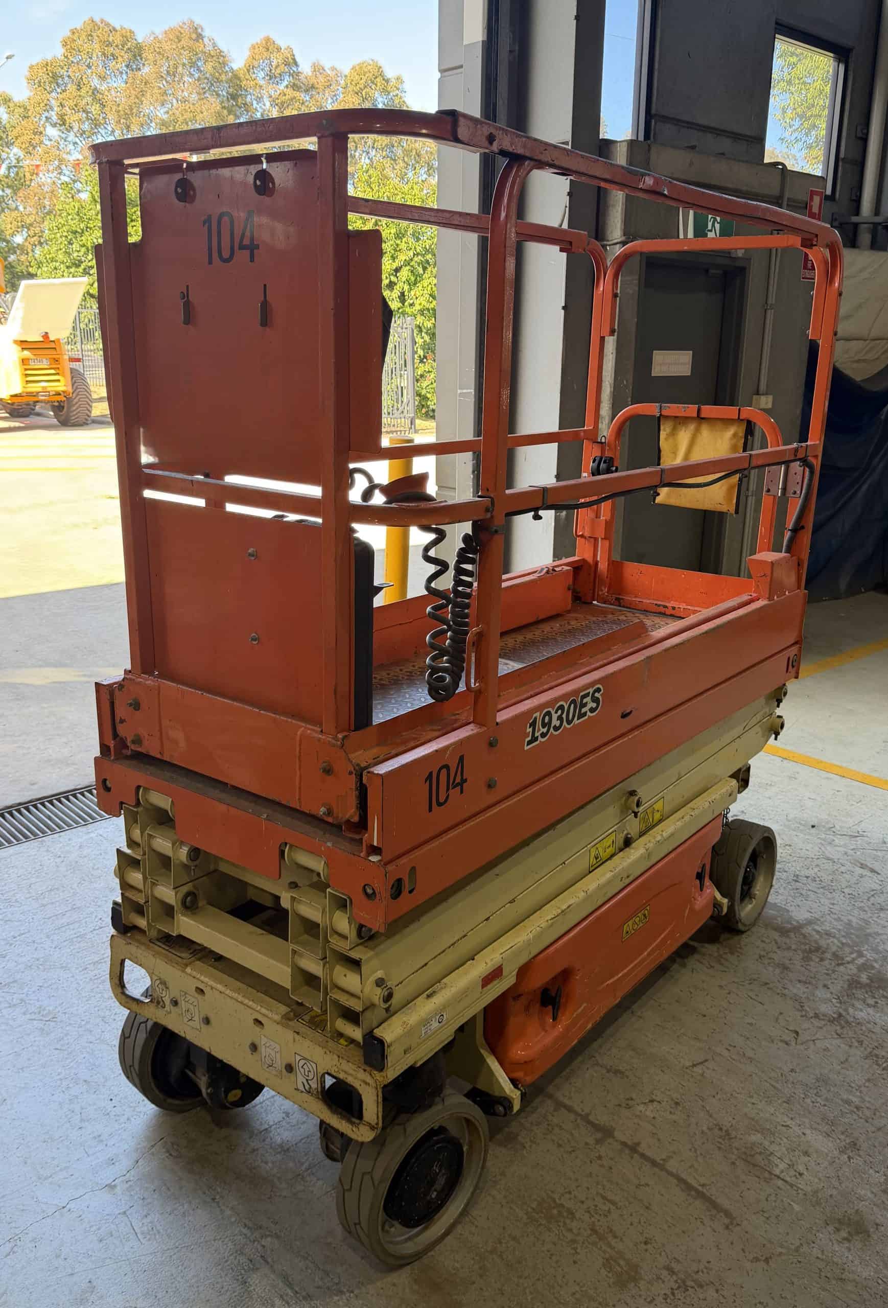 Used JLG 19ft electric scissor lift Model - 1930ES - Image 11