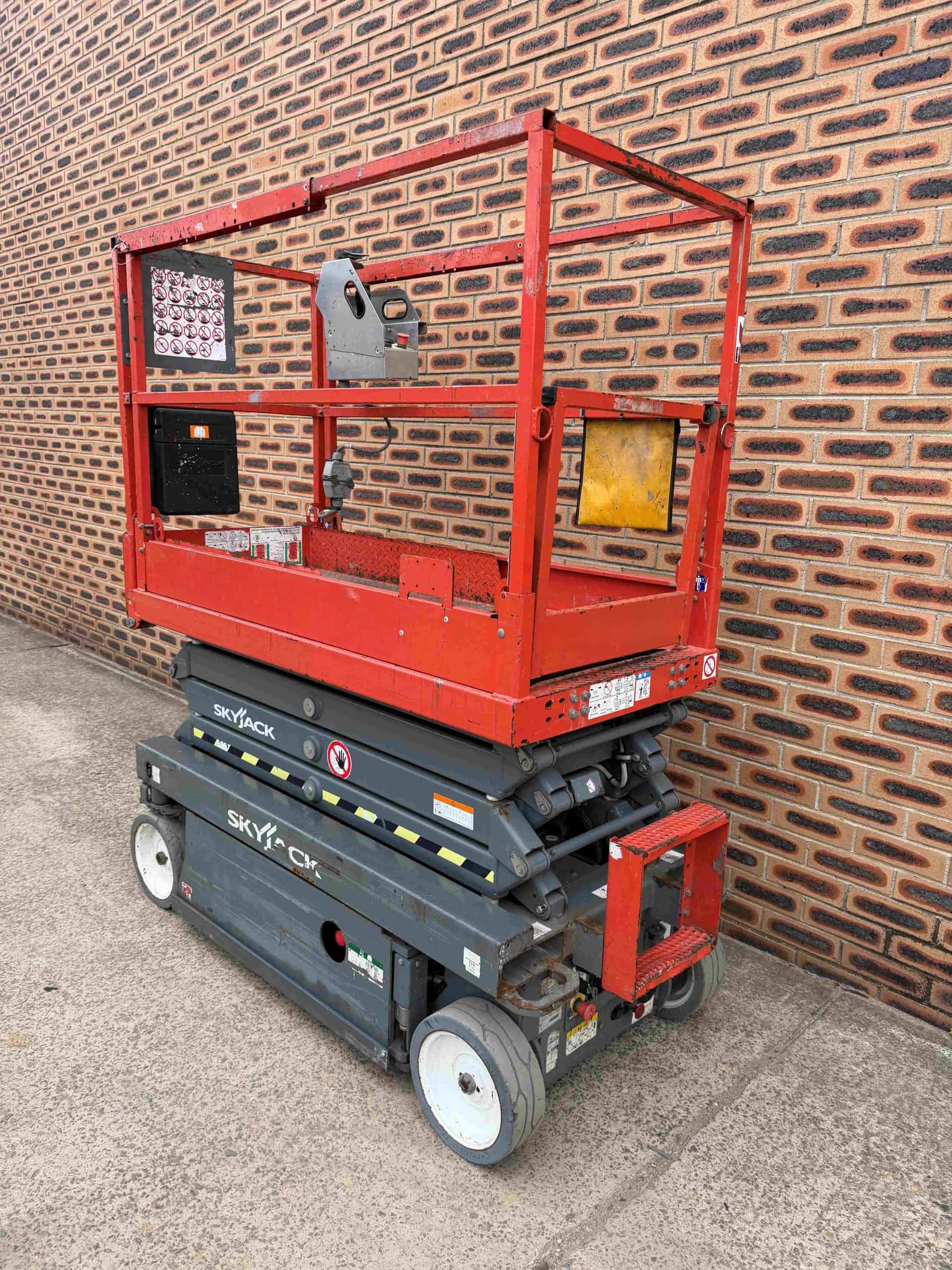 Used 19ft Electric Scissor Lift Skyjack - Image 7