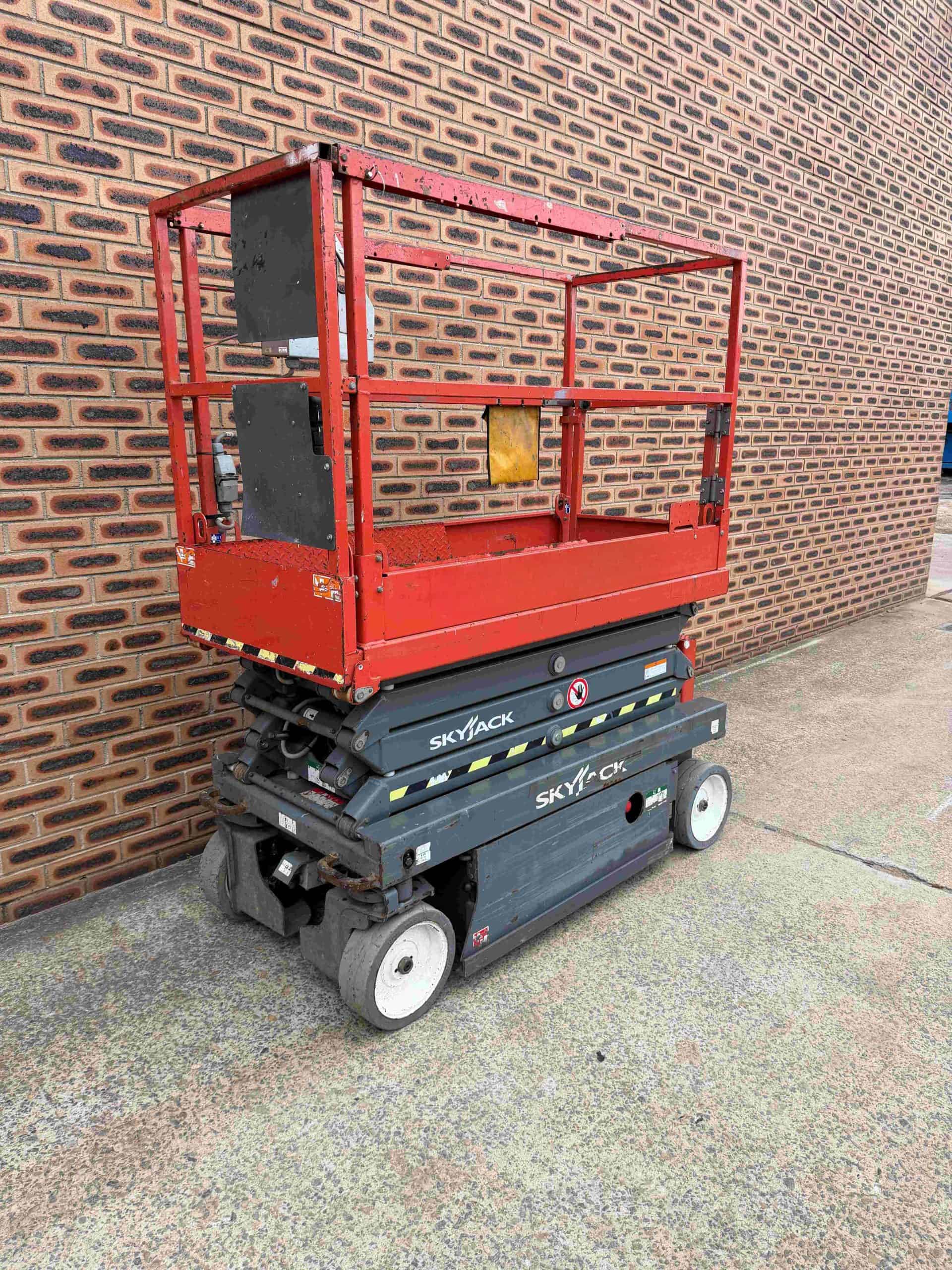 Used 19ft Electric Scissor Lift Skyjack - Image 10