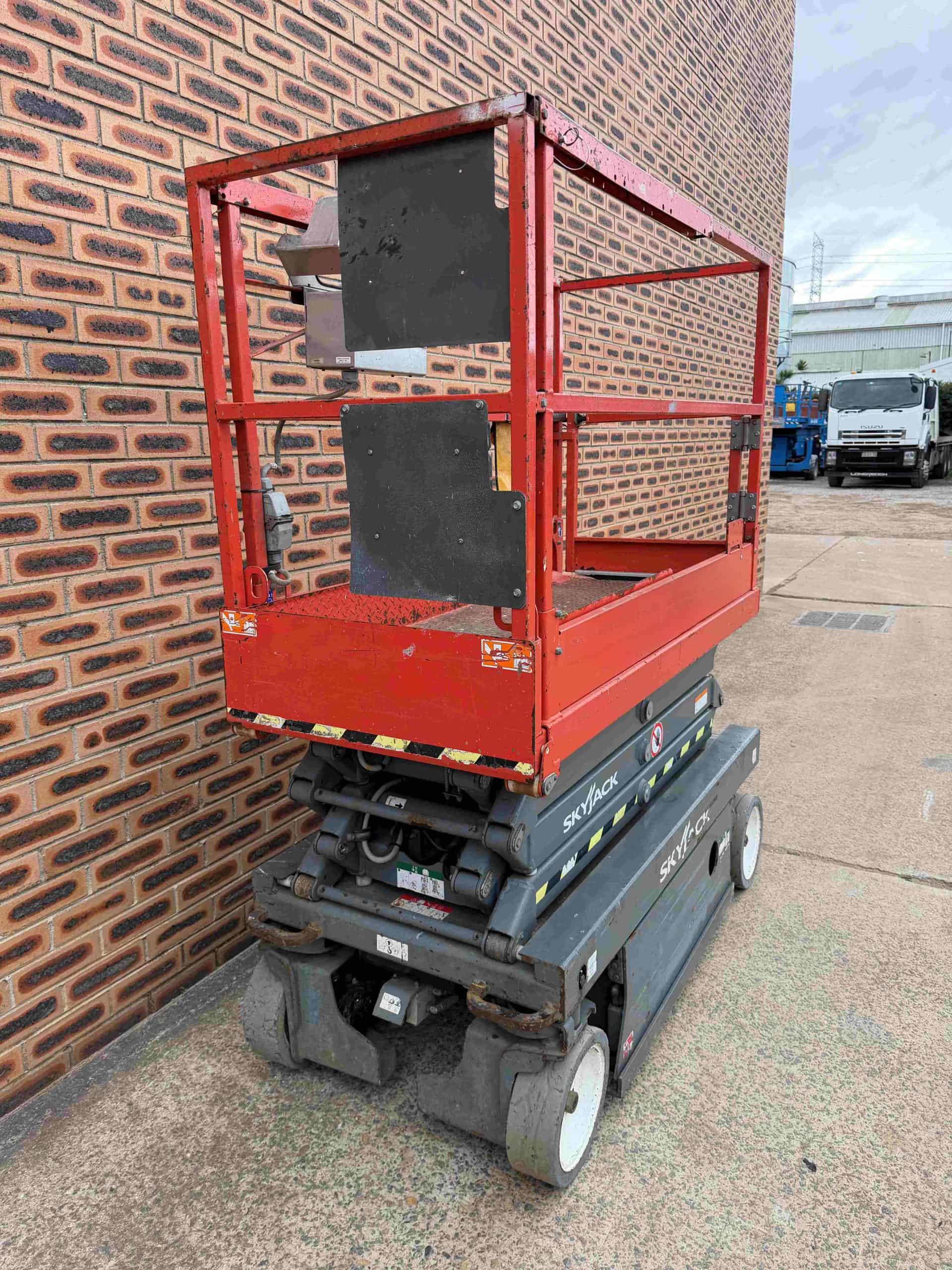 Used 19ft Electric Scissor Lift Skyjack - Image 11