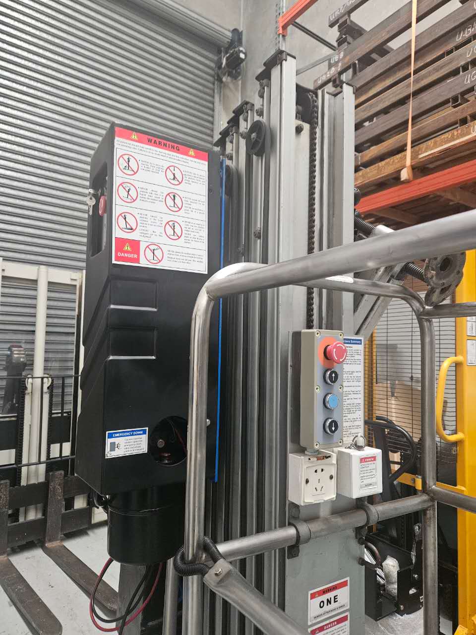 30ft Vertical Mast Personnel Lift 12V DC Power Supply - Image 4