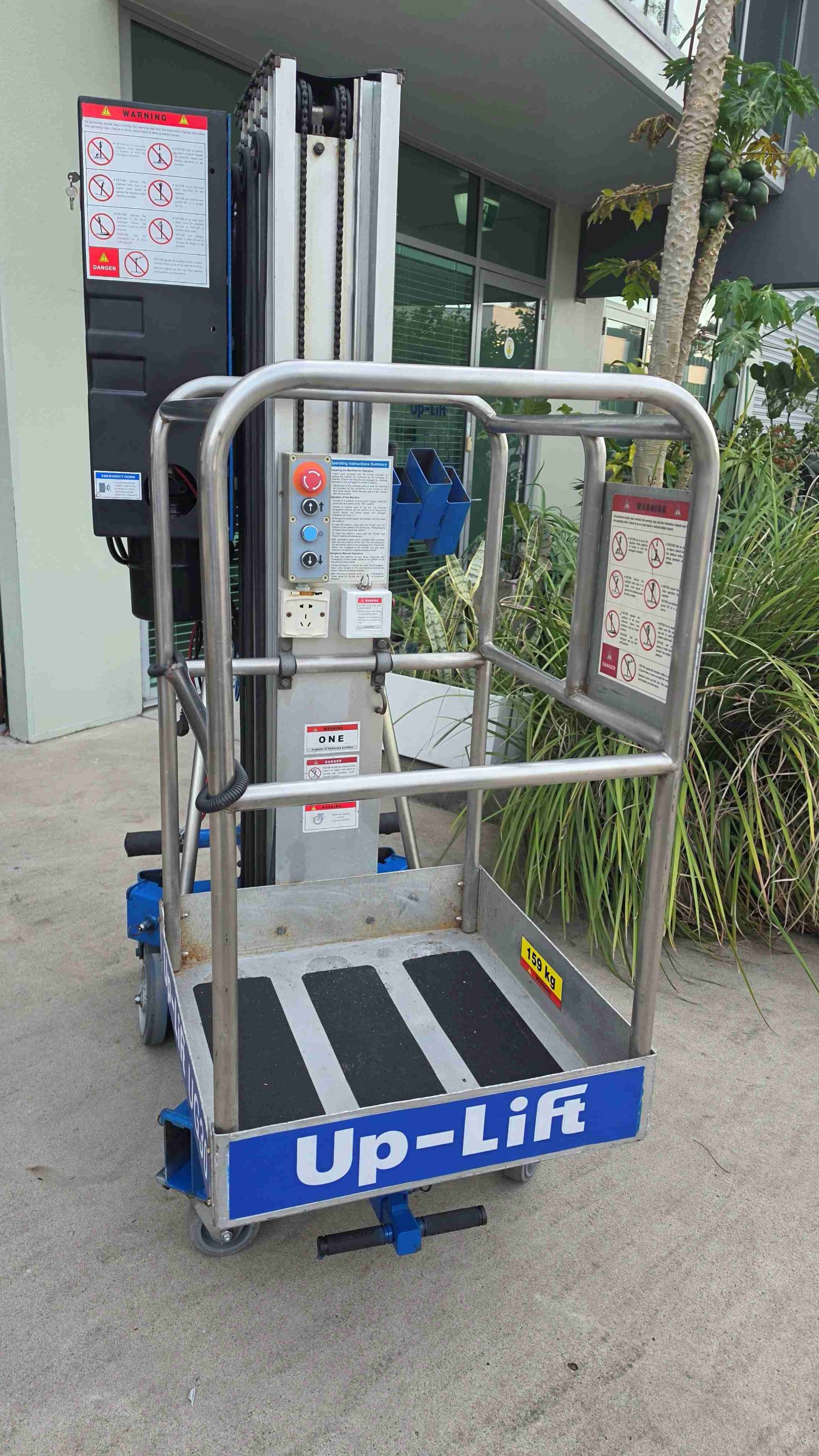 30ft Vertical Mast Personnel Lift 12V DC Power Supply