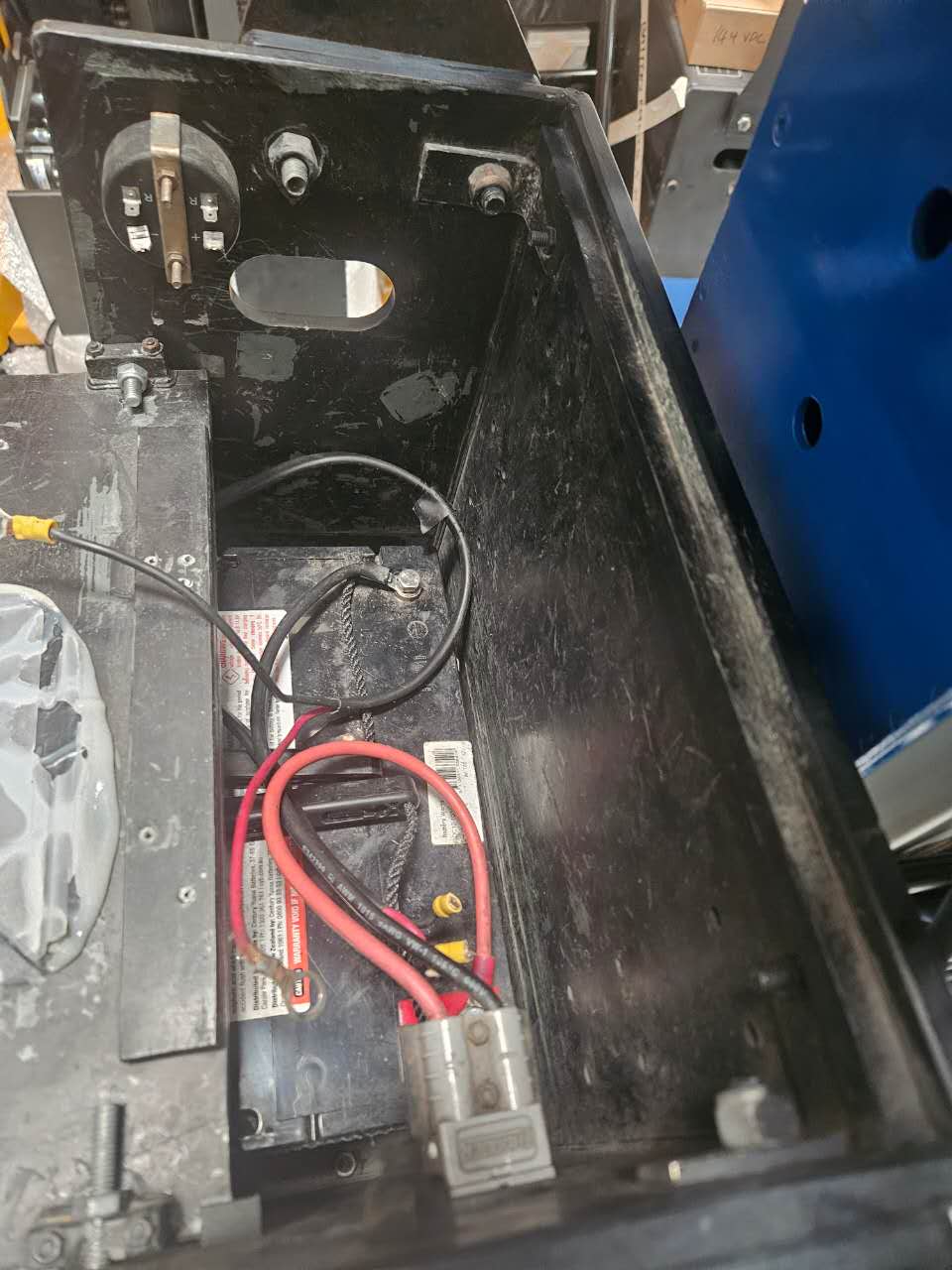 30ft Vertical Mast Personnel Lift 12V DC Power Supply - Image 9