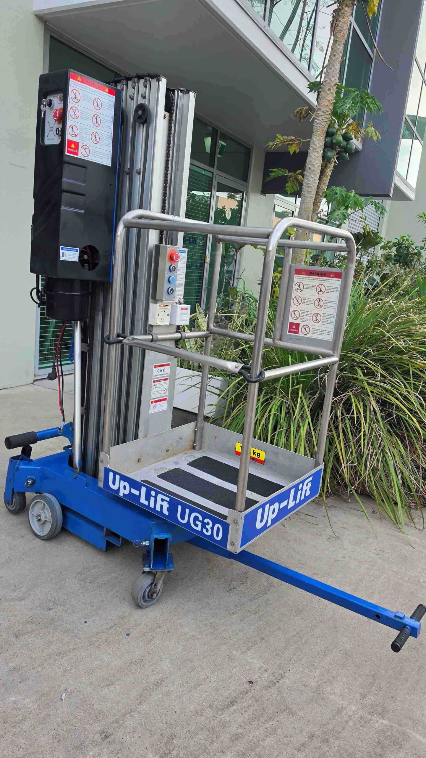 30ft Vertical Mast Personnel Lift 12V DC Power Supply - Image 3